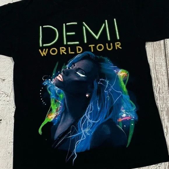 Demi Lovato 2014 World Tour Concert Music Crewneck Pop Tee Tshirt - Picture 3 of 6